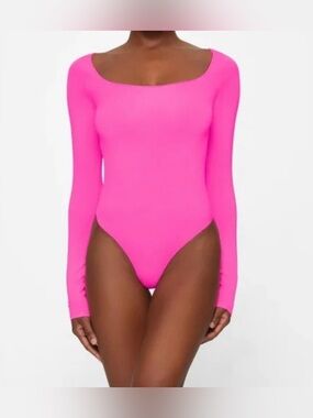 SKIMS Essential Bodysuit in Pink Highlighter Size Small